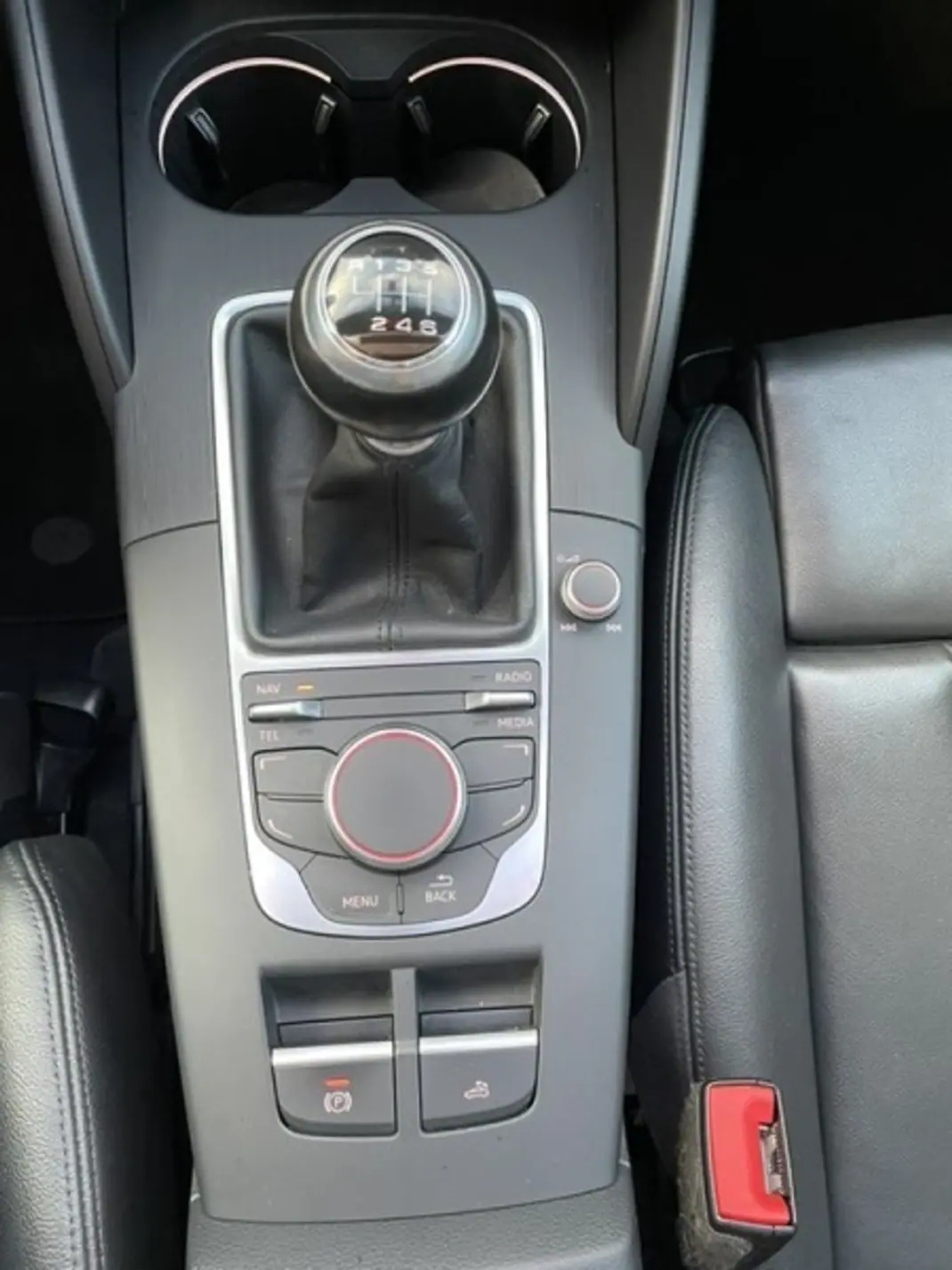 Audi A3 Cabrio 2015 - 25500 EUR, 115000 km - AUTO.MOTO.pt - 115000km - foto 25 de 33