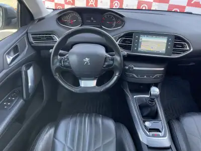 Peugeot 308 2014 - 12490 EUR, 143165 km - AUTO.MOTO.pt - 143165km - foto 10 de 22