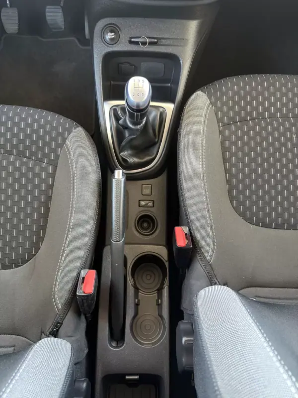 Renault Captur 2018 - 12990 EUR, 113813 km - AUTO.MOTO.pt - 113813km - foto 14 de 20