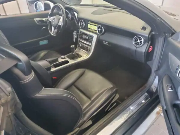 Mercedes-Benz SLK 200 2012 - 19990 EUR, 142000 km - AUTO.MOTO.pt - 142000km - foto 5 de 11