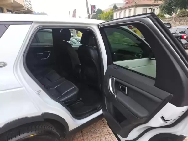 Land Rover Discovery Sport 2016 - 21500 EUR, 178000 km - AUTO.MOTO.pt - 178000km - foto 25 de 33