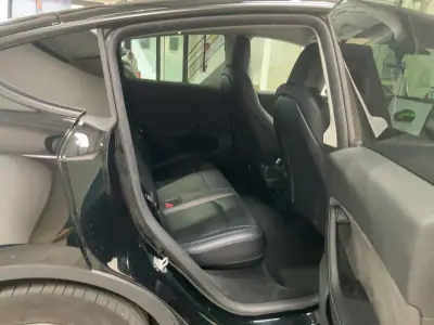 Tesla Model Y 2024 - 33990 EUR, 78253 km - 78253km - foto 6 de 17