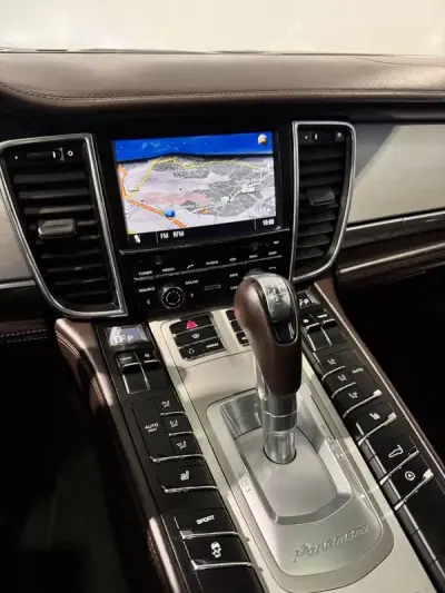 Porsche Panamera 2011 - 36900 EUR, 197360 km - AUTO.MOTO.pt - 197360km - foto 37 de 60