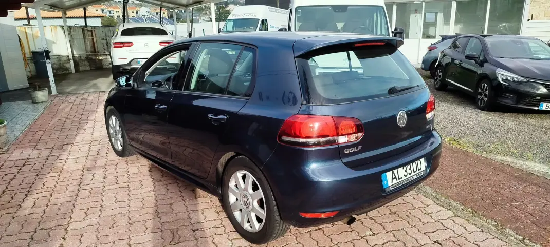 Volkswagen Golf 2010 - 9450 EUR, 220000 km - AUTO.MOTO.pt - 220000km - foto 4 de 13