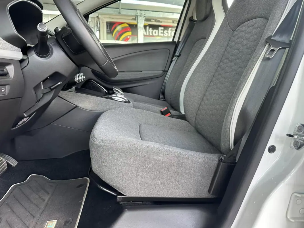 Renault Zoe 2020 - 17900 EUR, 44039 km - AUTO.MOTO.pt - 44039km - foto 16 de 33