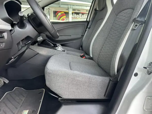 Renault Zoe 2020 - 17900 EUR, 44039 km - AUTO.MOTO.pt - 44039km - foto 16 de 33