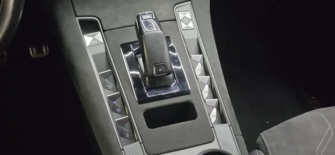 DS DS7 Crossback 2019 - 20990 EUR, 170000 km - AUTO.MOTO.pt - 170000km - foto 47 de 59