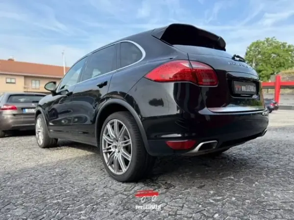 Porsche Cayenne 2012 - 29500 EUR, 211000 km - AUTO.MOTO.pt - 211000km - foto 14 de 22