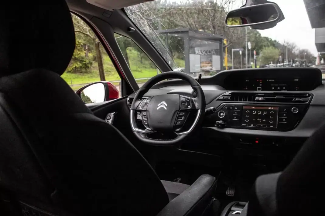 Citroën Grand C4 Spacetourer 2019 - 10900 EUR, 259898 km - AUTO.MOTO.pt - 259898km - foto 20 de 30