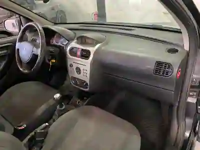 Opel Corsa 2003 - 1250 EUR, 250000 km - AUTO.MOTO.pt - 250000km - foto 16 de 21
