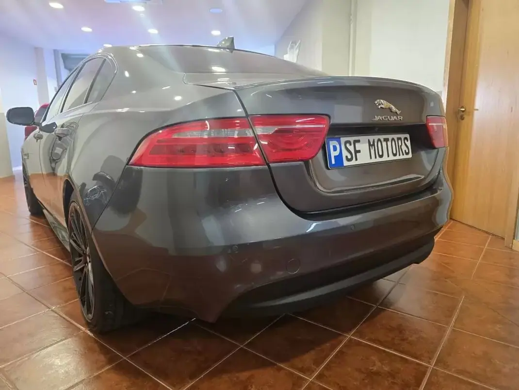Jaguar XE 2017 - 16980 EUR, 185325 km - 185325km - foto 7 de 36