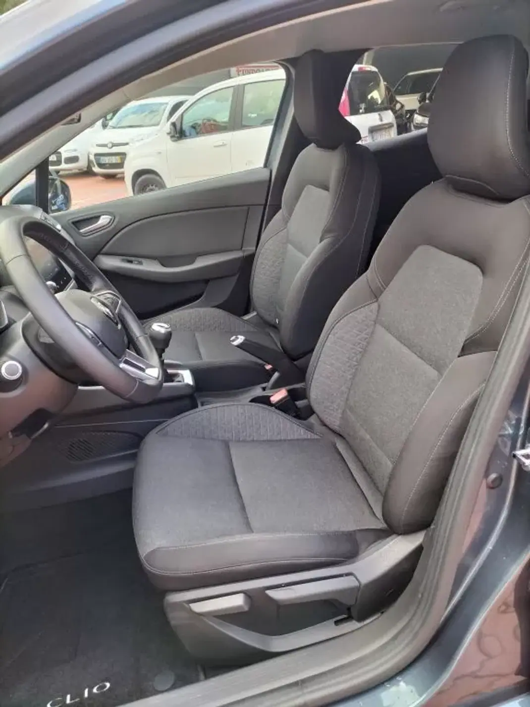 Renault Clio 2020 - 16250 EUR, 96000 km - AUTO.MOTO.pt - 96000km - foto 9 de 11