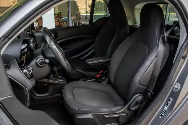 Smart ForTwo Coupé 2019 - 12900 EUR, 70638 km - AUTO.MOTO.pt - 70638km - foto 26 de 28