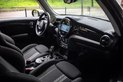 MINI 3 Portas 2021 - 17980 EUR, 78086 km - AUTO.MOTO.pt - 78086km - foto 24 de 34