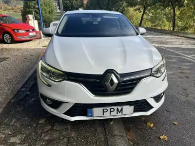 Renault Mégane 2016 - 12500 EUR, 101000 km - AUTO.MOTO.pt - 101000km - foto 3 de 10
