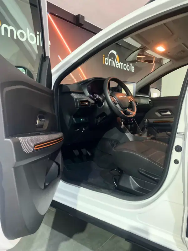 Dacia Sandero 2023 - 15900 EUR, 58259 km - AUTO.MOTO.pt - 58259km - foto 25 de 38