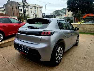 Peugeot e-208 2020 - 15750 EUR, 56000 km - AUTO.MOTO.pt - 56000km - foto 38 de 41