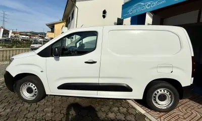 Peugeot Partner 1.5 BlueHdi L1 102Cv | CARPLAY | IVA DEDUTÍVEL 2023 - 14950 EUR, 98000 km - AUTO.MOTO.pt - 98000km - foto 6 de 22