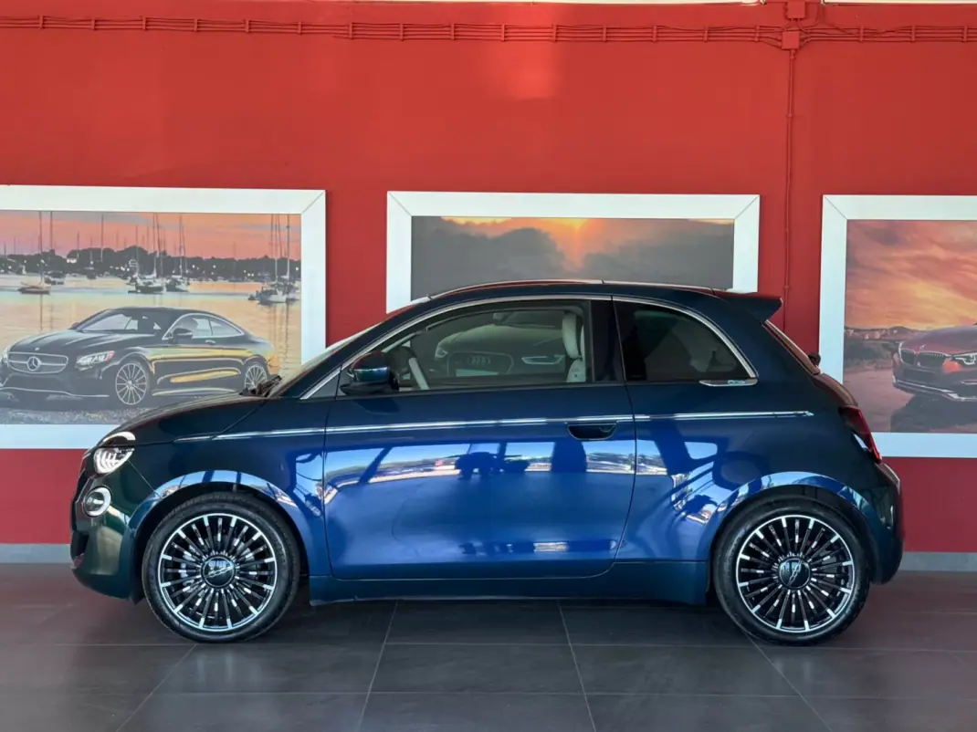 Fiat 500e 2022 - 20990 EUR, 11352 km - 11352km - foto 7 de 23