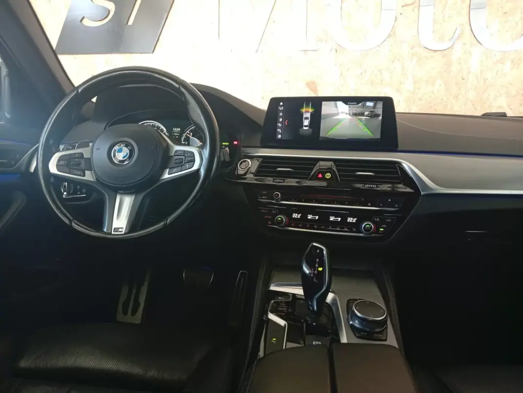 BMW 520 2017 - 33950 EUR, 225000 km - AUTO.MOTO.pt - 225000km - foto 10 de 21