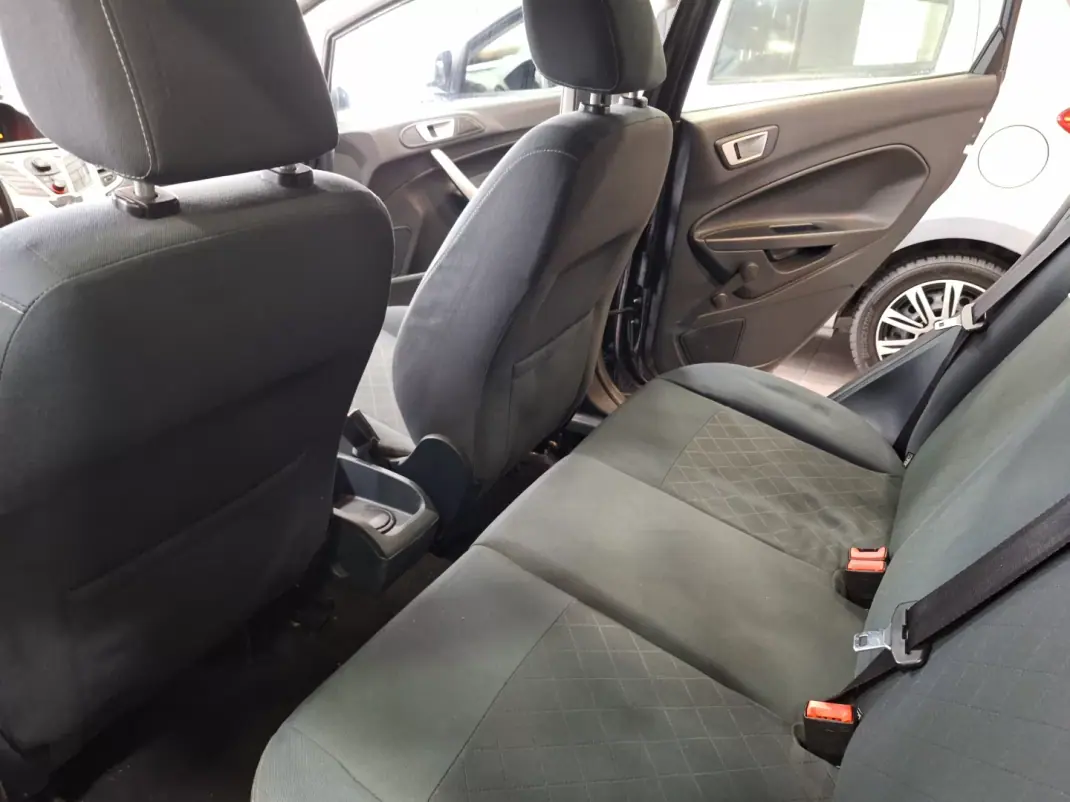 Ford Fiesta 2012 - 6900 EUR, 163718 km - AUTO.MOTO.pt - 163718km - foto 16 de 24