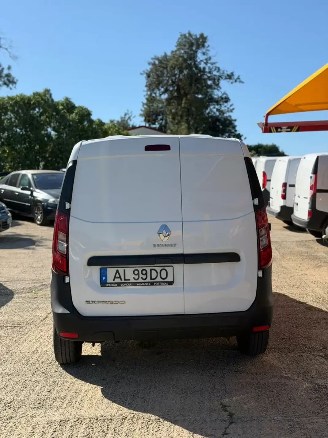 Renault EXPRESS 1.5 DCI BLUE 95 CONFORT 2021 - 14990 EUR, 188496 km - AUTO.MOTO.pt - 188496km - foto 4 de 8