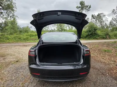 Tesla Model 3 2019 - 23900 EUR, 177000 km - AUTO.MOTO.pt - 177000km - foto 28 de 42