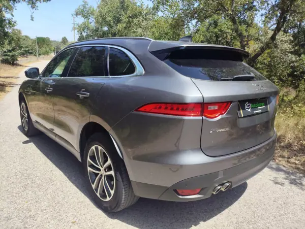 Jaguar F-Pace 2018 - 20900 EUR, 226300 km - AUTO.MOTO.pt - 226300km - foto 14 de 24