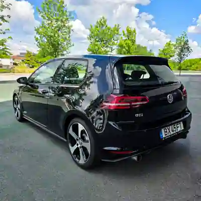 Volkswagen Golf 2015 - 18990 EUR, 105640 km - AUTO.MOTO.pt - 105640km - foto 5 de 15