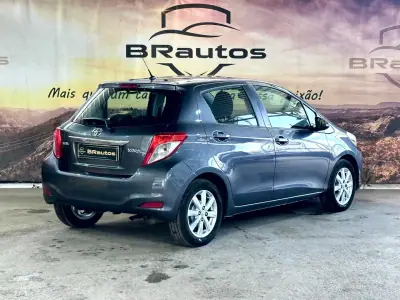 Toyota Yaris 2012 - 8250 EUR, 210746 km - AUTO.MOTO.pt - 210746km - foto 6 de 22