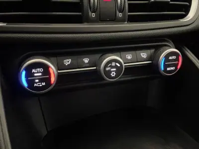 Alfa Romeo Giulia 2016 - 18500 EUR, 153000 km - AUTO.MOTO.pt - 153000km - foto 30 de 35