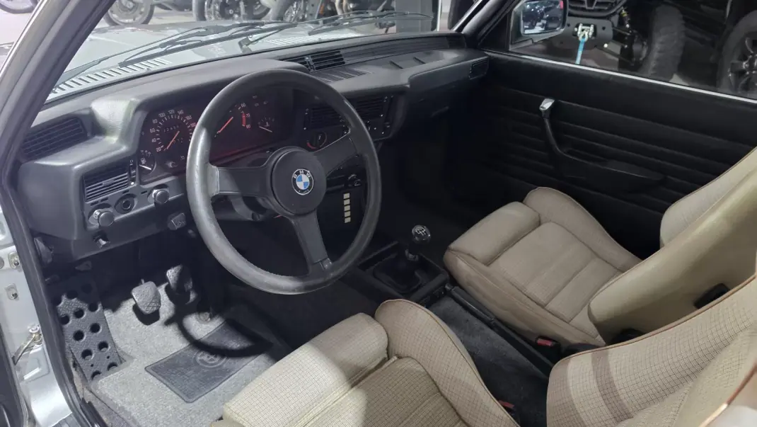 BMW 323 1982 - 27500 EUR, 224548 km - AUTO.MOTO.pt - 224548km - foto 32 de 44