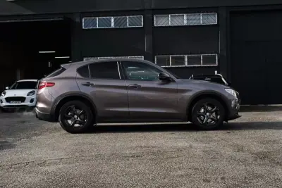 Alfa Romeo Stelvio 2019 - 29400 EUR, 89000 km - AUTO.MOTO.pt - 89000km - foto 2 de 31