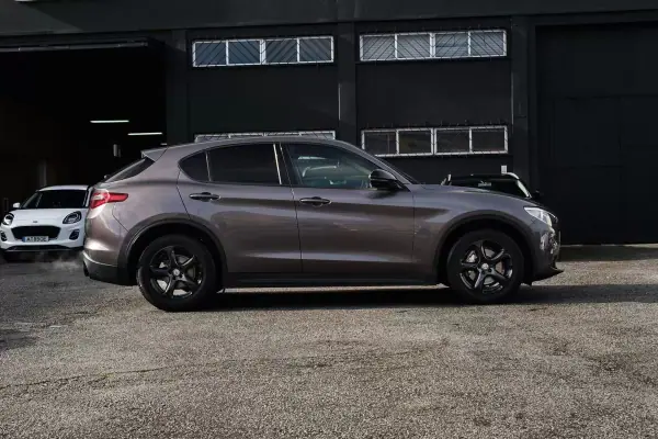 Alfa Romeo Stelvio 2019 - 25900 EUR, 89000 km - AUTO.MOTO.pt - 89000km - foto 2 de 31