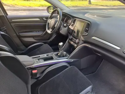 Renault Mégane 2016 - 14000 EUR, 159000 km - AUTO.MOTO.pt - 159000km - foto 15 de 17