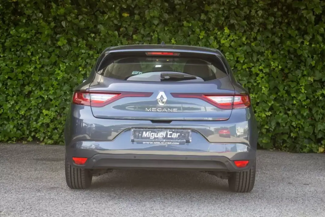 Renault Mégane 2018 - 13250 EUR, 161000 km - AUTO.MOTO.pt - 161000km - foto 9 de 17