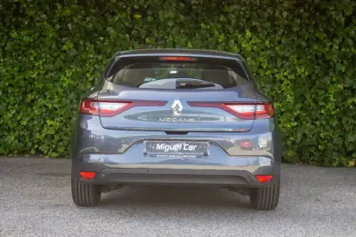 Renault Mégane 2018 - 13250 EUR, 161000 km - AUTO.MOTO.pt - 161000km - foto 9 de 17