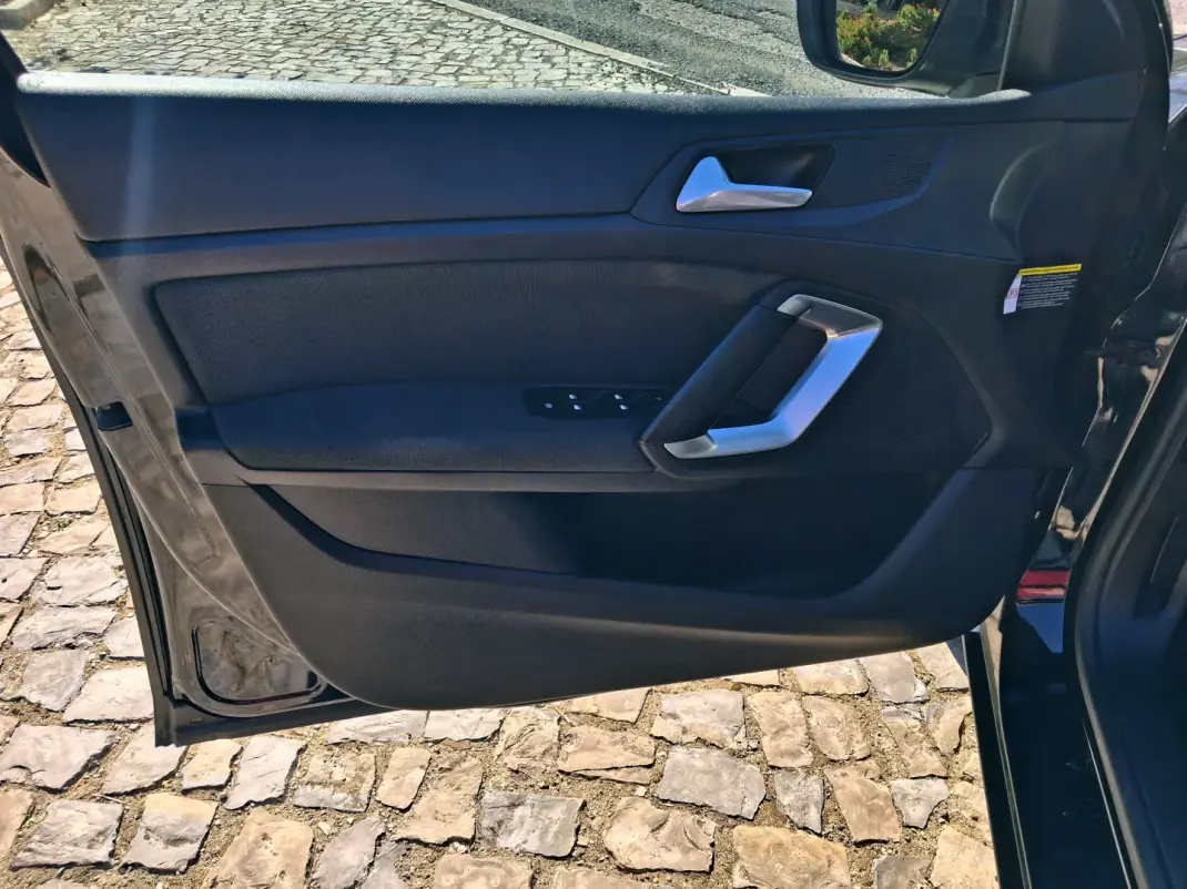 Peugeot 308 SW 2018 - 8990 EUR, 134000 km - 134000km - foto 9 de 26