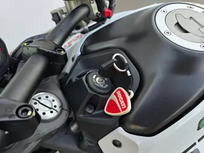 Ducati Monster 1000 2025 - 10500 EUR, 4500 km - 4500km - foto 20 de 22