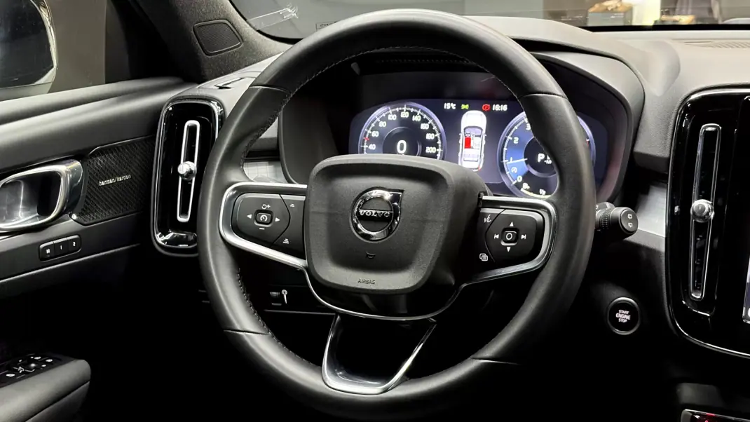 Volvo XC 40 2023 - 29970 EUR, 57000 km - AUTO.MOTO.pt - 57000km - foto 23 de 46