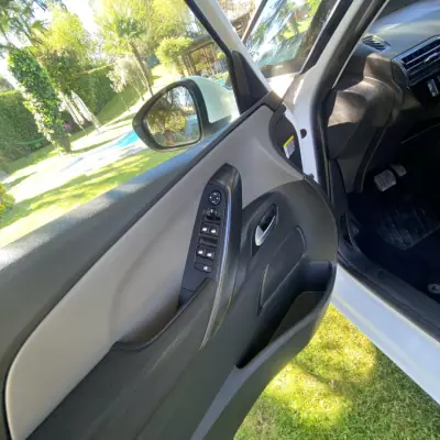 Citroën C4 Picasso 2016 - 13990 EUR, 168400 km - AUTO.MOTO.pt - 168400km - foto 13 de 28