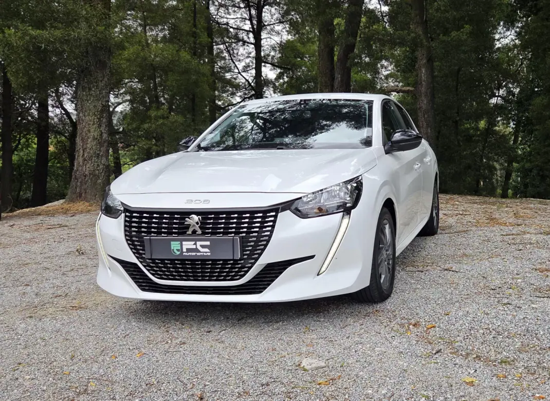 Peugeot 208 2022 - 13850 EUR, 99000 km - AUTO.MOTO.pt - 99000km - foto 4 de 9