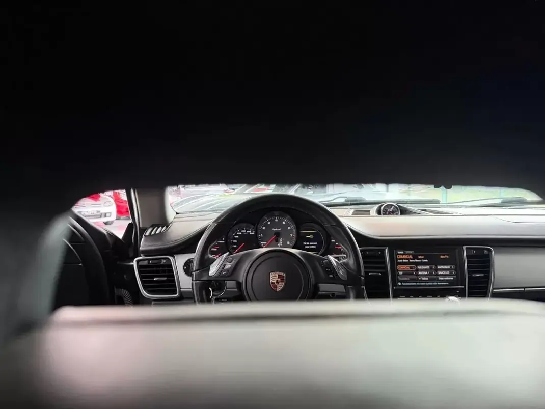 Porsche Panamera 2012 - 34990 EUR, 187000 km - AUTO.MOTO.pt - 187000km - foto 11 de 22
