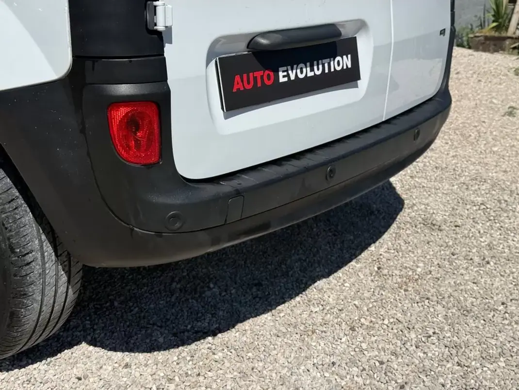 Renault KANGOO 1.5DCI 3L C/IVA 2019 - 9990 EUR, 175000 km - AUTO.MOTO.pt - 175000km - foto 15 de 17