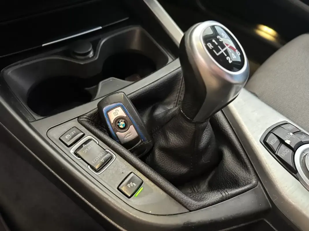 BMW 116 2012 - 13900 EUR, 223396 km - AUTO.MOTO.pt - 223396km - foto 18 de 25