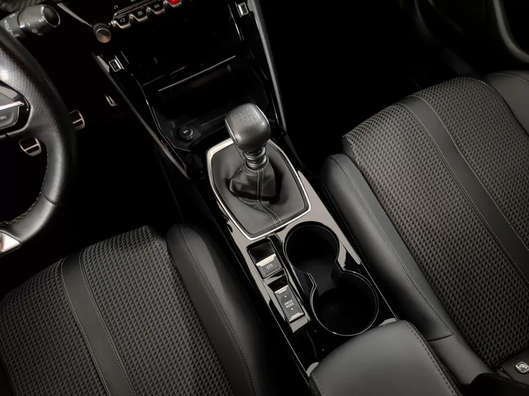 Peugeot 2008 2020 - 15990 EUR, 67000 km - AUTO.MOTO.pt - 67000km - foto 41 de 61