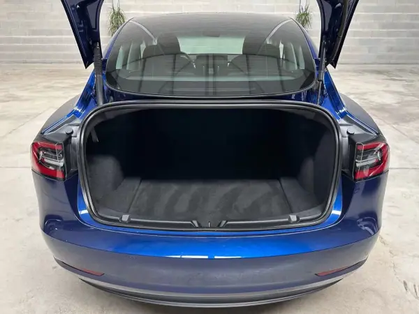 Tesla Model 3 2021 - 27950 EUR, 58905 km - AUTO.MOTO.pt - 58905km - foto 53 de 55