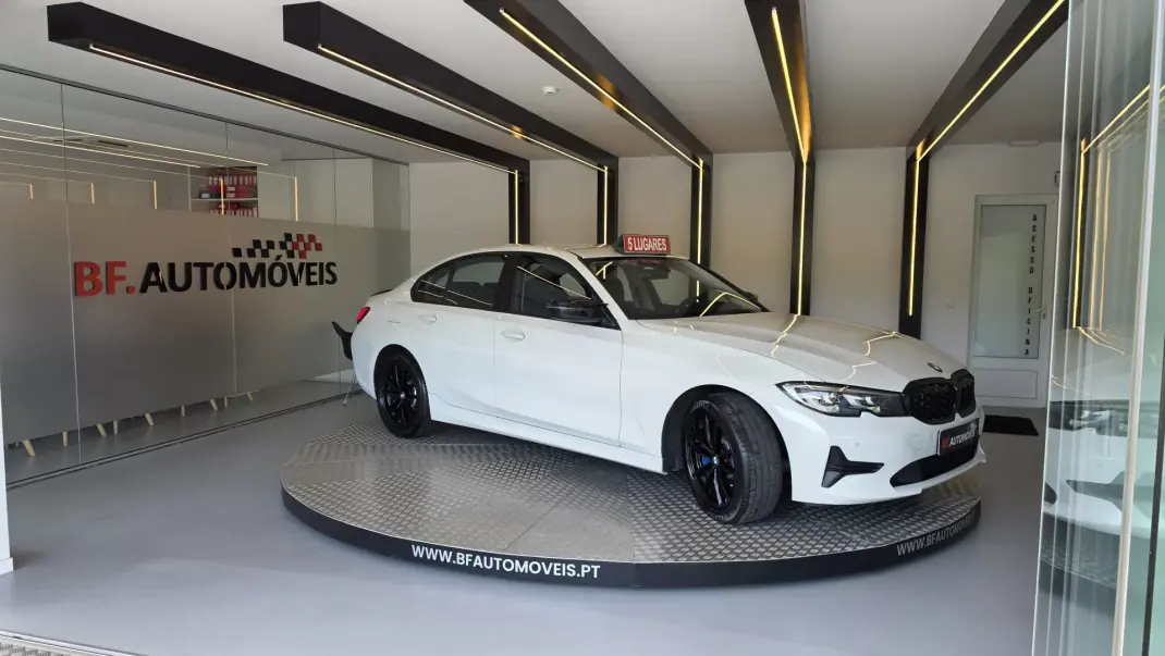 BMW 330 2019 - 22900 EUR, 111028 km - AUTO.MOTO.pt - 111028km - foto 5 de 54