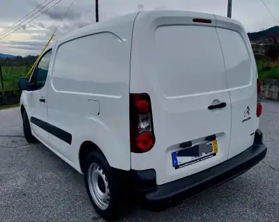 Citroën BERLINGO VAN XL 1.5 BLUE HDI 3 LUGARES 2016 - 12500 EUR, 126000 km - AUTO.MOTO.pt - 126000km - foto 3 de 9