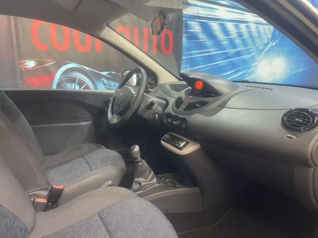 Renault Twingo 2012 - 6499 EUR, 72000 km - AUTO.MOTO.pt - 72000km - foto 22 de 26